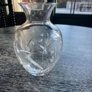 Beautiful Tiffany &‎ Co Snowdrop 9" Crystal vase